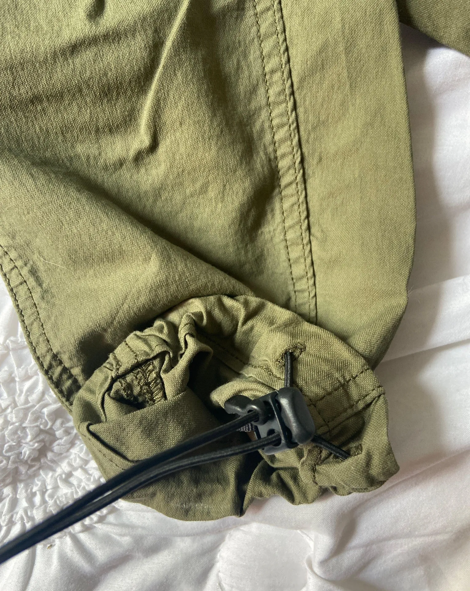 Levi’s Green Cargo Pants - Image 2