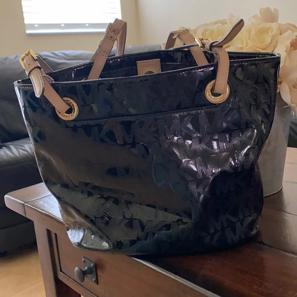 Michael Kors Jet Set Black Patent Leather Logo Tote Bag Purse - Image 3