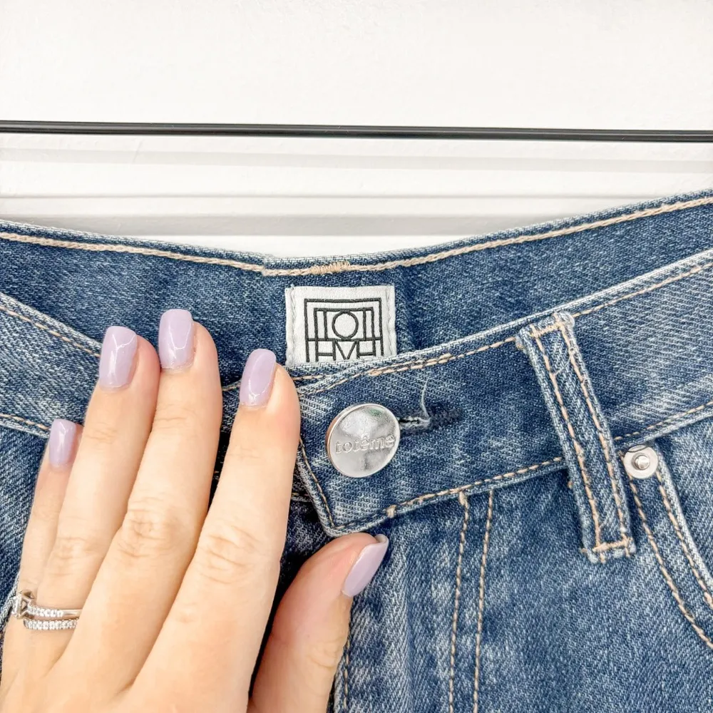 TOTEME  Cropped Kick Flair Jeans - Image 5