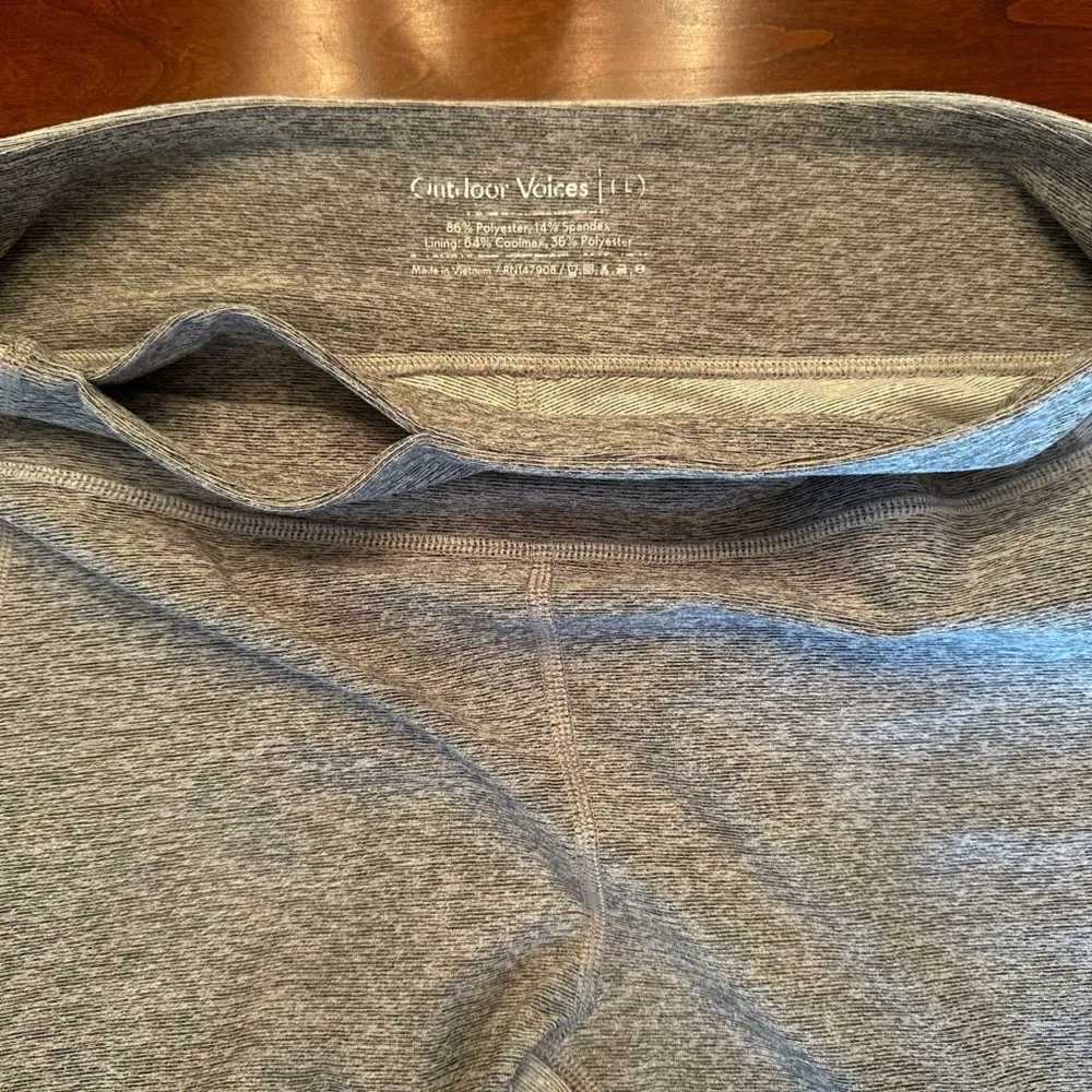 OUTDOOR VOICES Dove Grey Ash 3/4 Leggings Women’s Size Large - Image 13