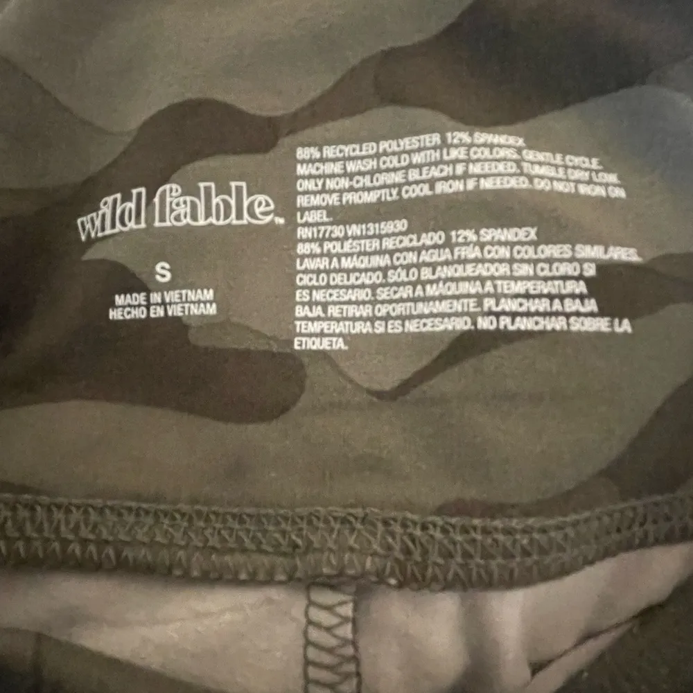 Wild Fable leggings, green camo, size small - Image 2