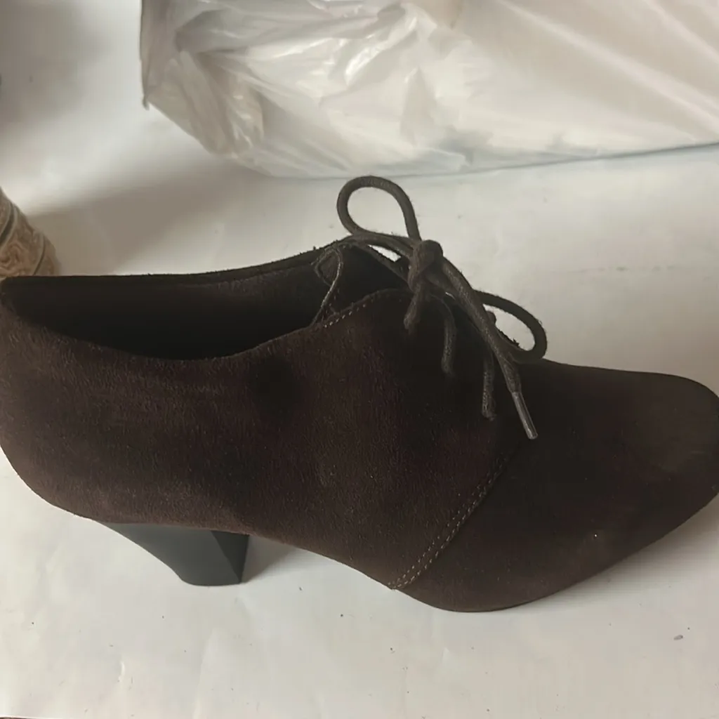 Clarks Boots Women 7.5 Brown‎ Suede Tiger Leather Heeled Lace Up Booties - Image 6