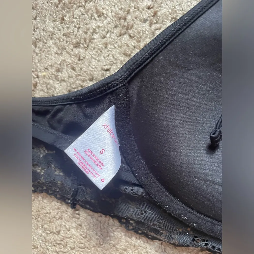 Xhilaration black lace cupped and padded bikini swimsuit top size small - Image 3