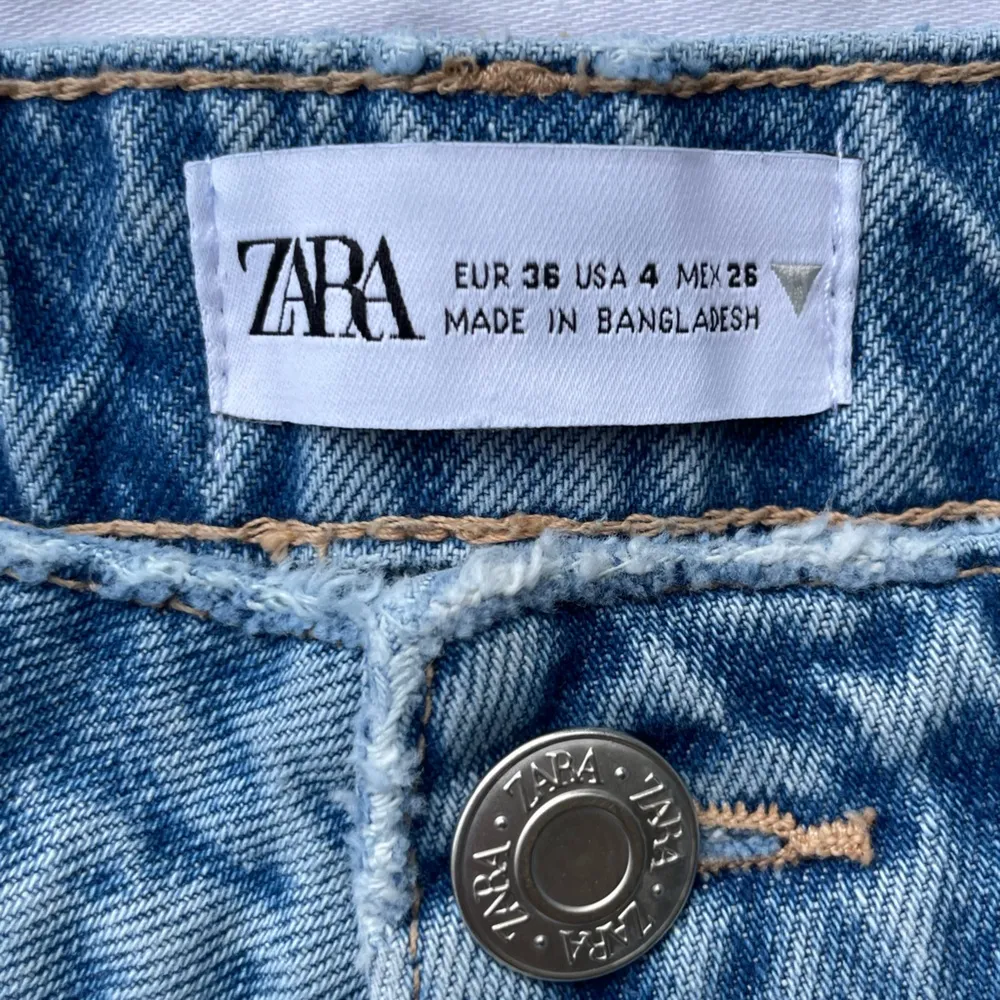 Zara Women’s Light Wash Denim Jeans - Image 3