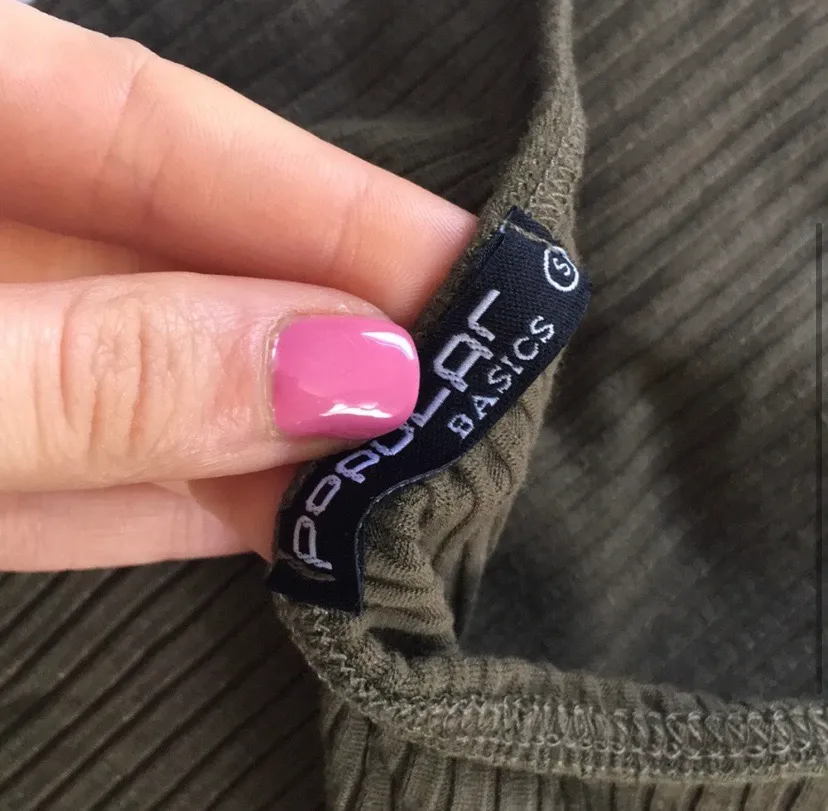 Popular Basics olive green crop top - Image 4