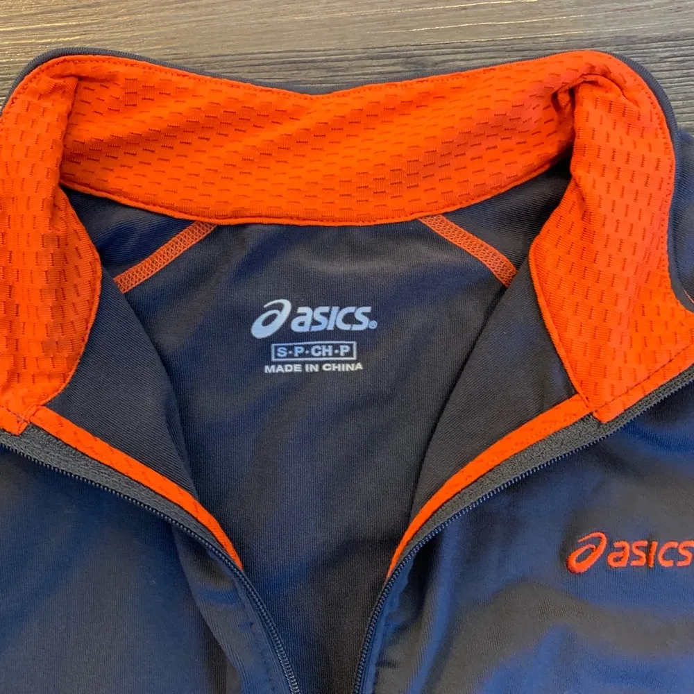 ASICS  Dark Gray and Orange Running Jacket - Image 4