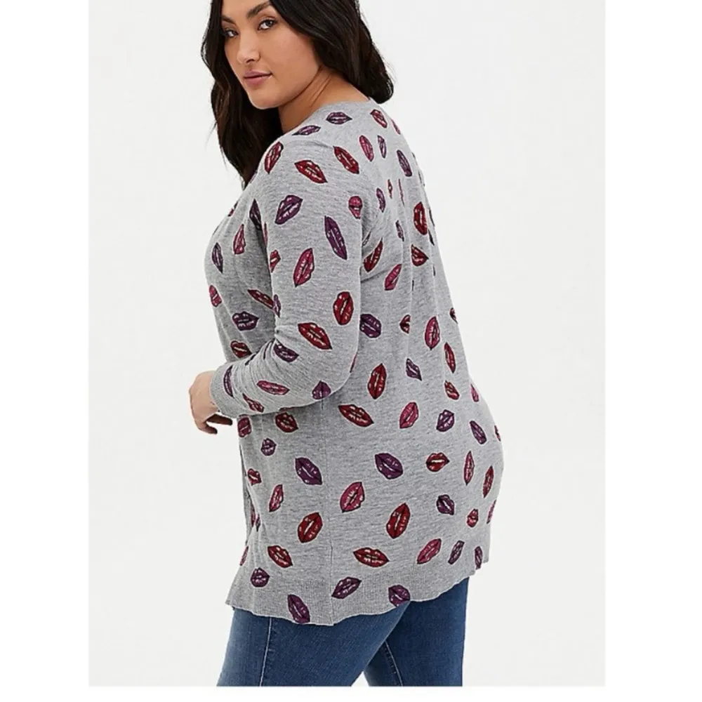 Torrid Gray Kisses Long Sleeve Slub Boyfriend Cardigan Sz.4 NWT - Image 3