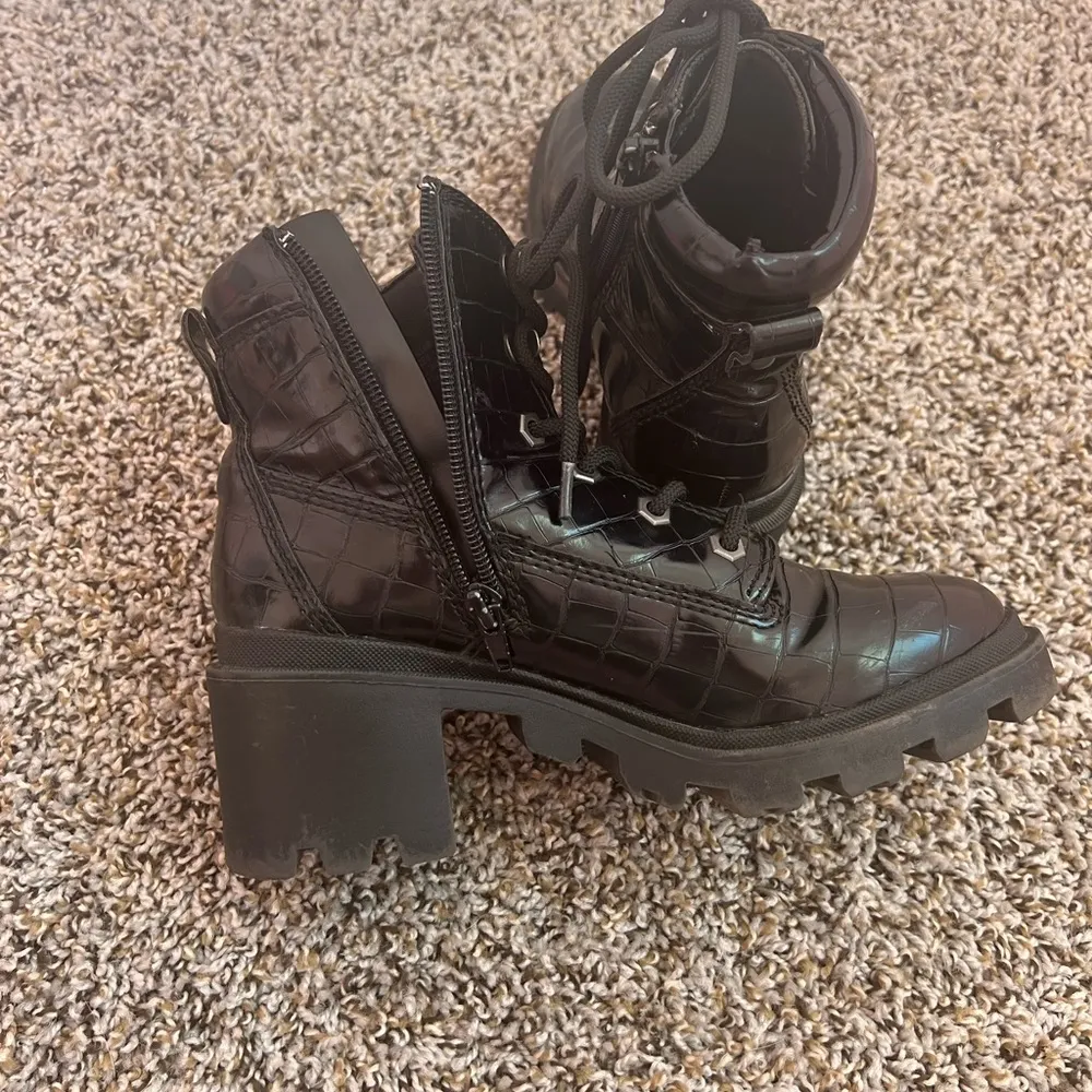 Steve Madden Jdillan Lug Boots Size 5 In Black Faux Leather - Image 8