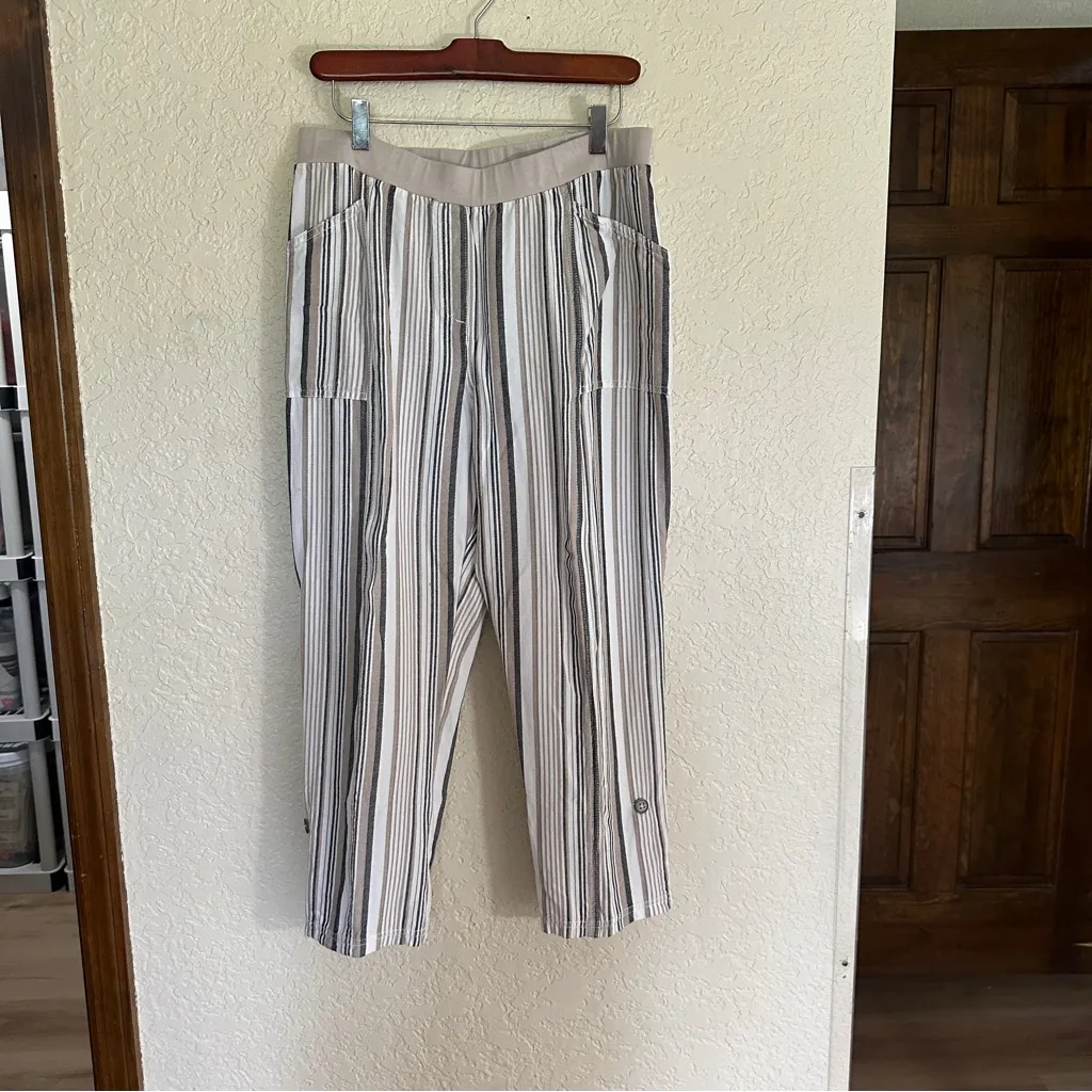 Chico's "Knit"‎ Earth Tones Striped Pull On Pants Size 1.5 Casual Stretch Capri - Image 2