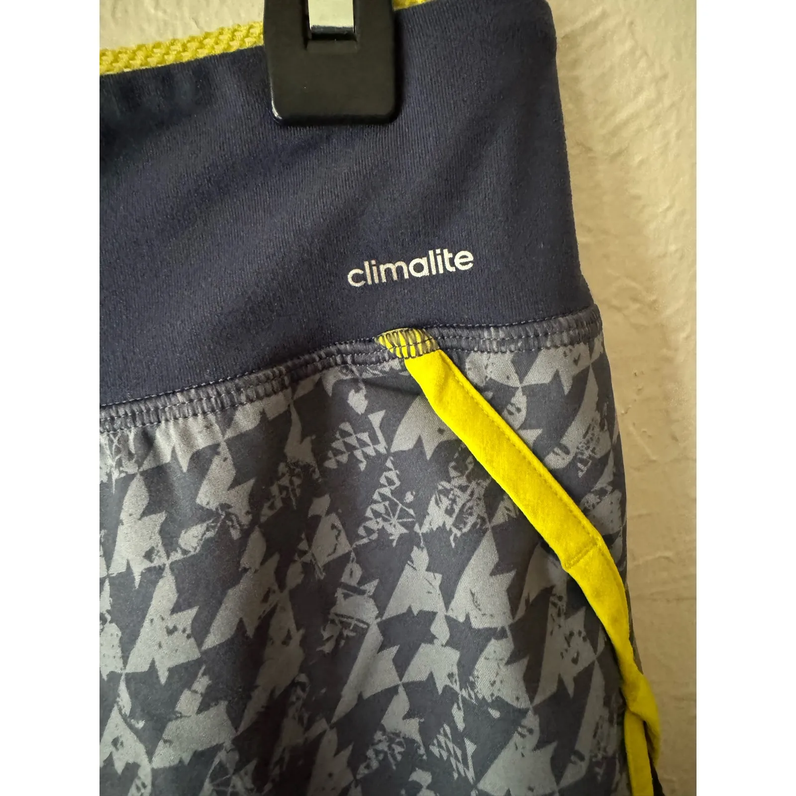 Adidas Women's Shorts in Grey Geometric Pattern Size M - Image 4