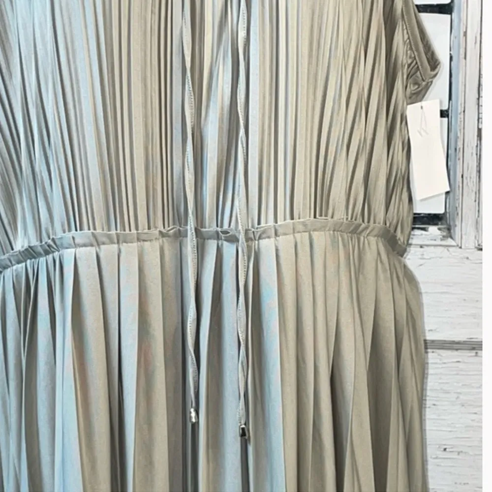 NWT H&M Taupe Pleated Midi Dress size X-Large Beige/Taupe V-neck sleeveless - Image 6