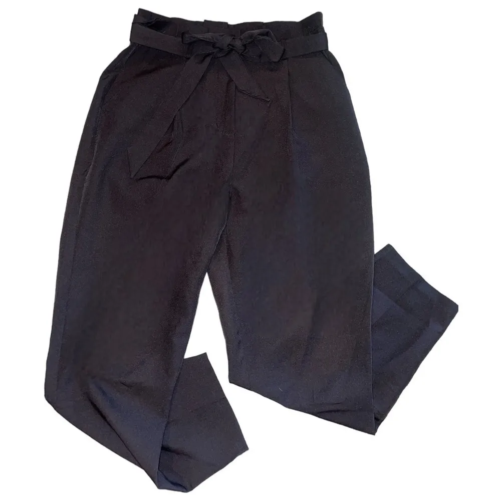 Lulu’s black ruffle hem ribbon tie pants women’s size large - Image 2