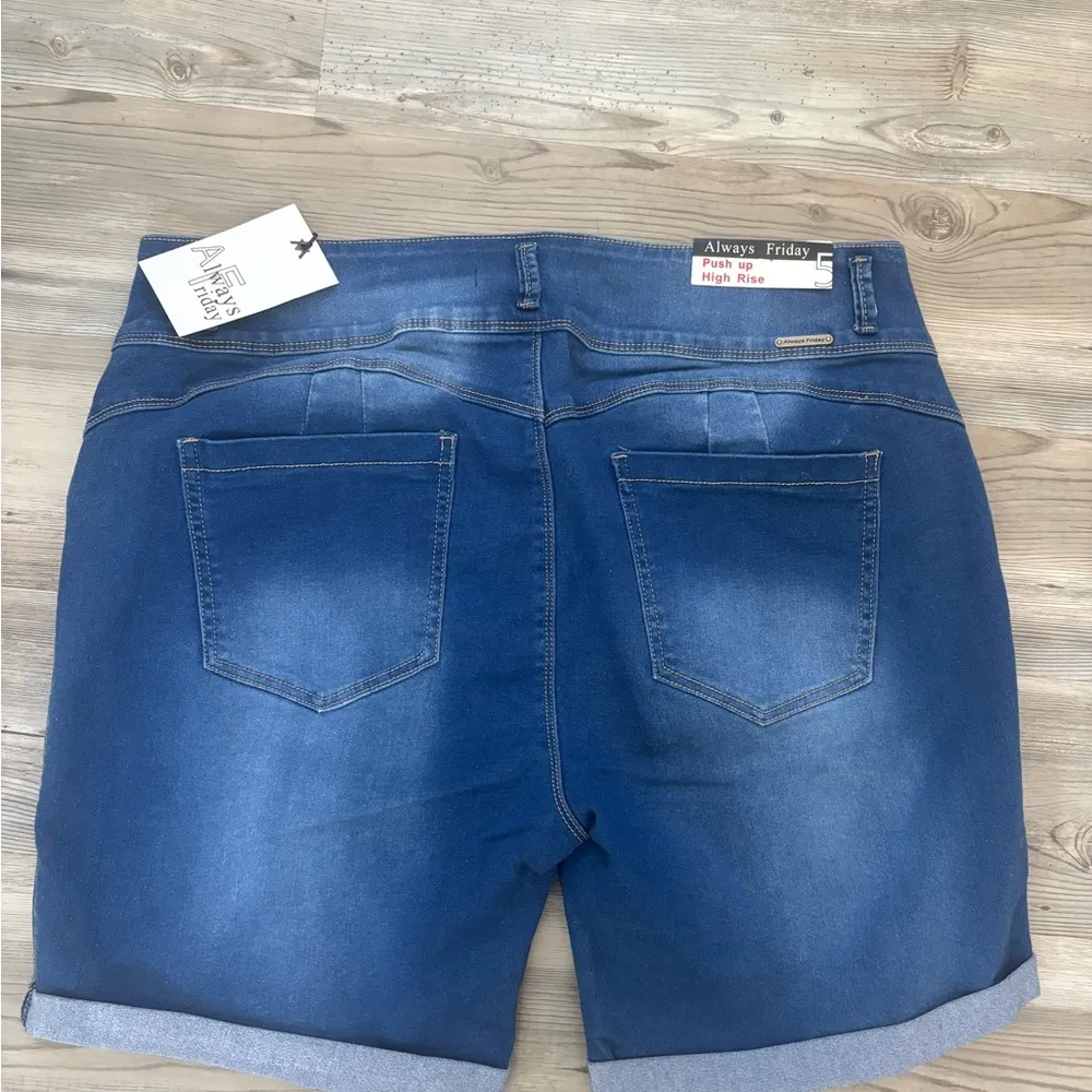 Always Friday Women's Blue Denim Shorts NWT Size 22 rise is 12 - Image 2