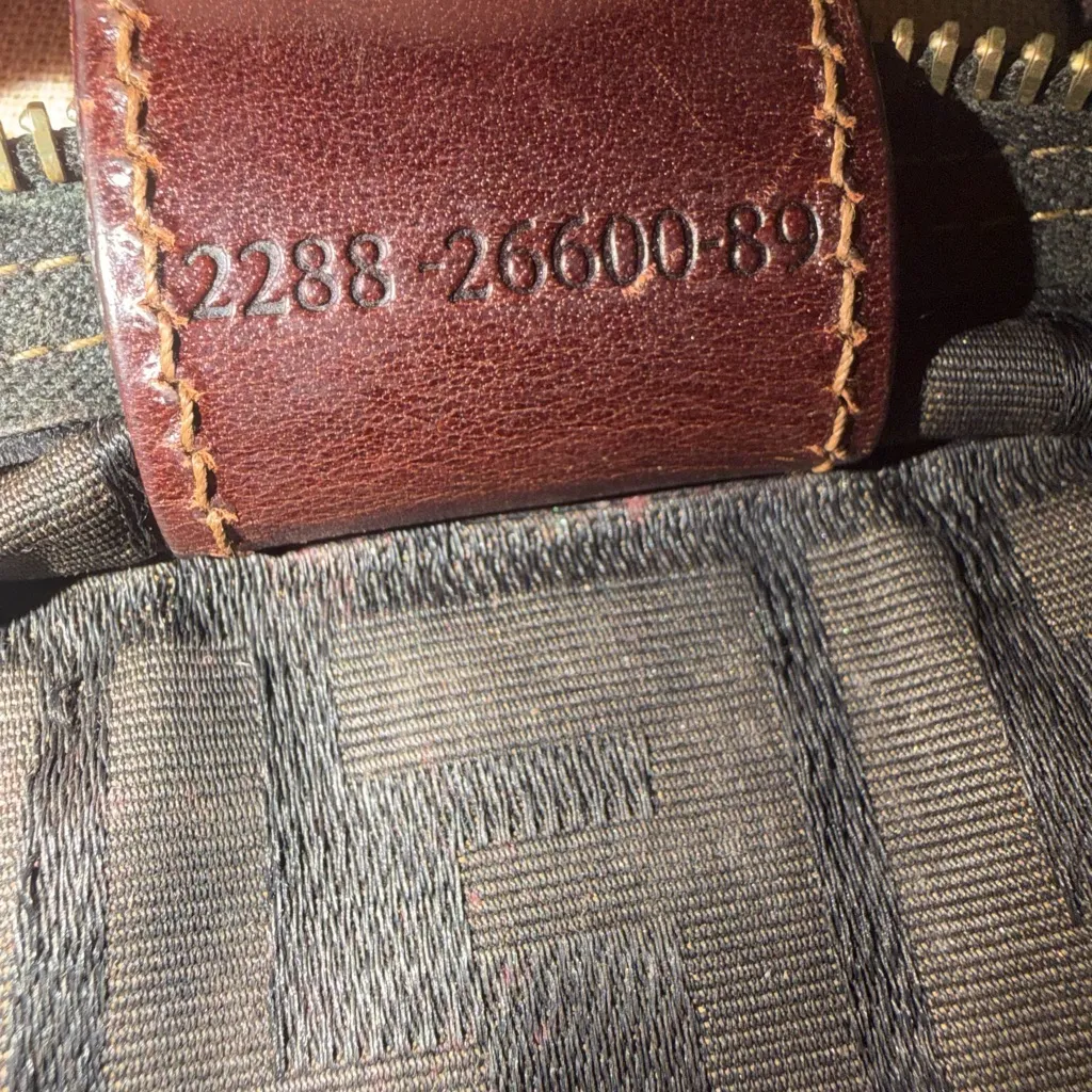 Fendi Vintage Women’s mini clutch logo thick mesh mini Bag *Authentic* - Image 7