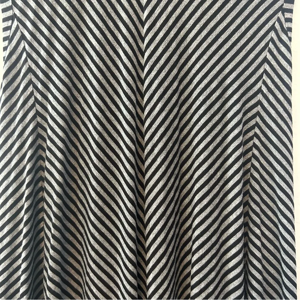 Style & Co a-line black and gray striped swing sleeveless dress size medium - Image 4