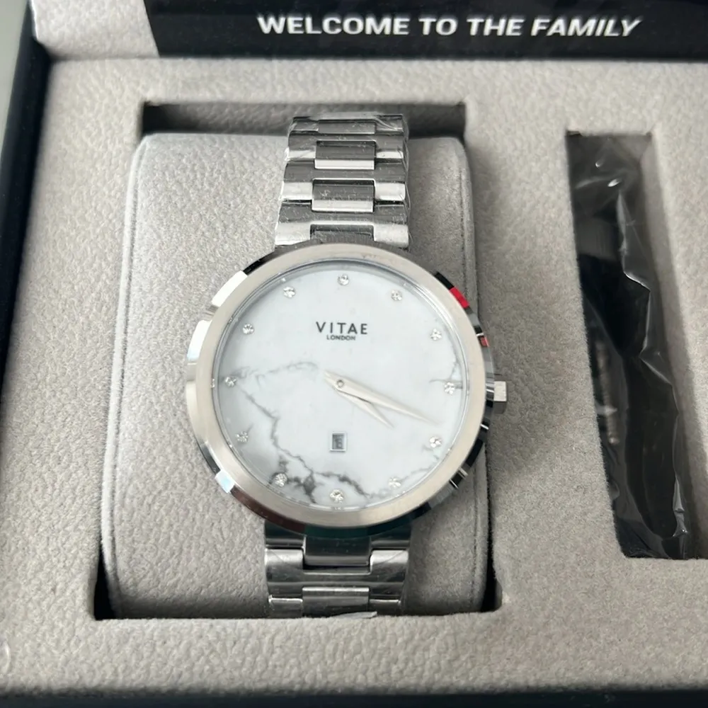 Vitae London Elmington Stainless Steel Bracelet Watch 36mm Silver New w/Tag $259 - Image 4