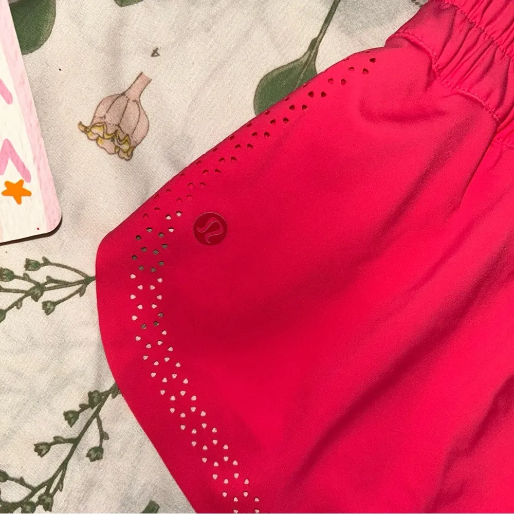 Lululemon  Swell Chaser Short (2")
Lip Gloss - Image 4