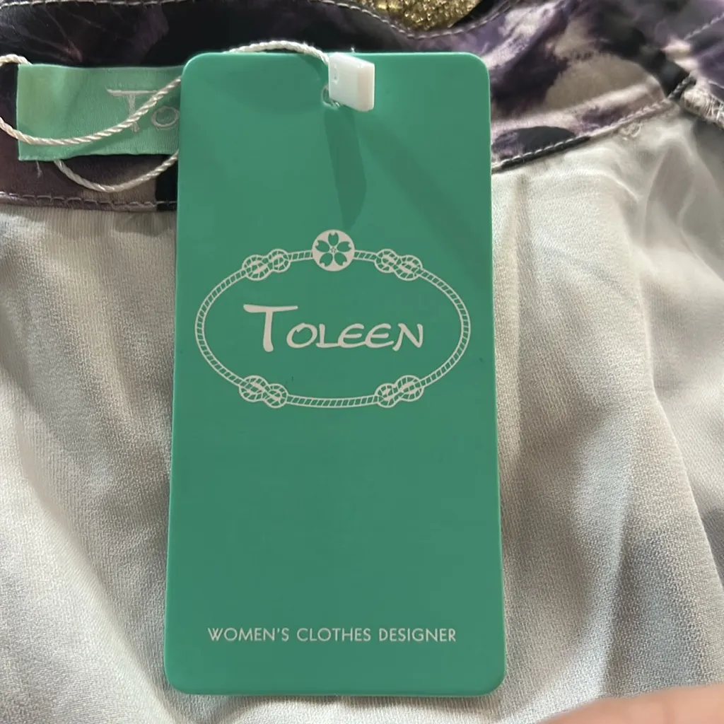 Woman’s Elegant Toleen Floral Dress with Gold Trim With Accent Belt Size 3XL(18) Black - Image 10