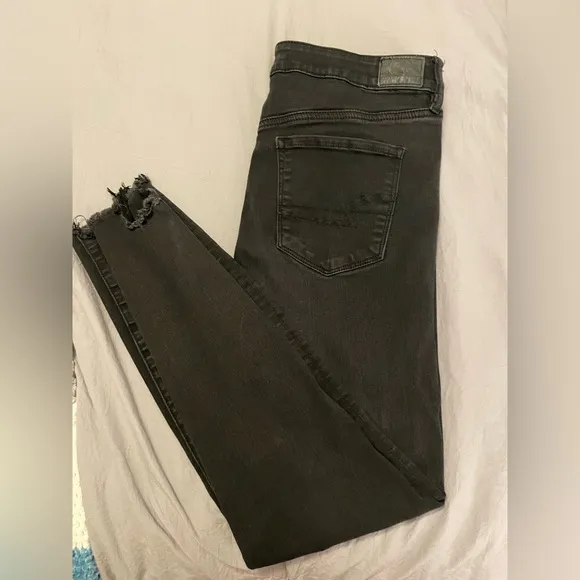 American Eagle Size 14 Regular Length Black ripped Jeans from - Image 2