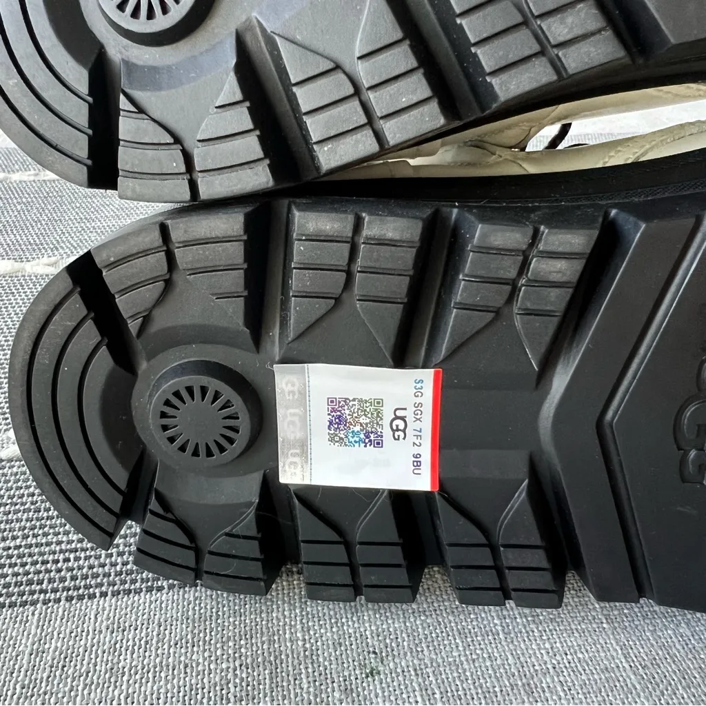 NWT UGG White Sidnee Plush Lined Waterproof Leather Combat Boots Womens 9 - Image 9