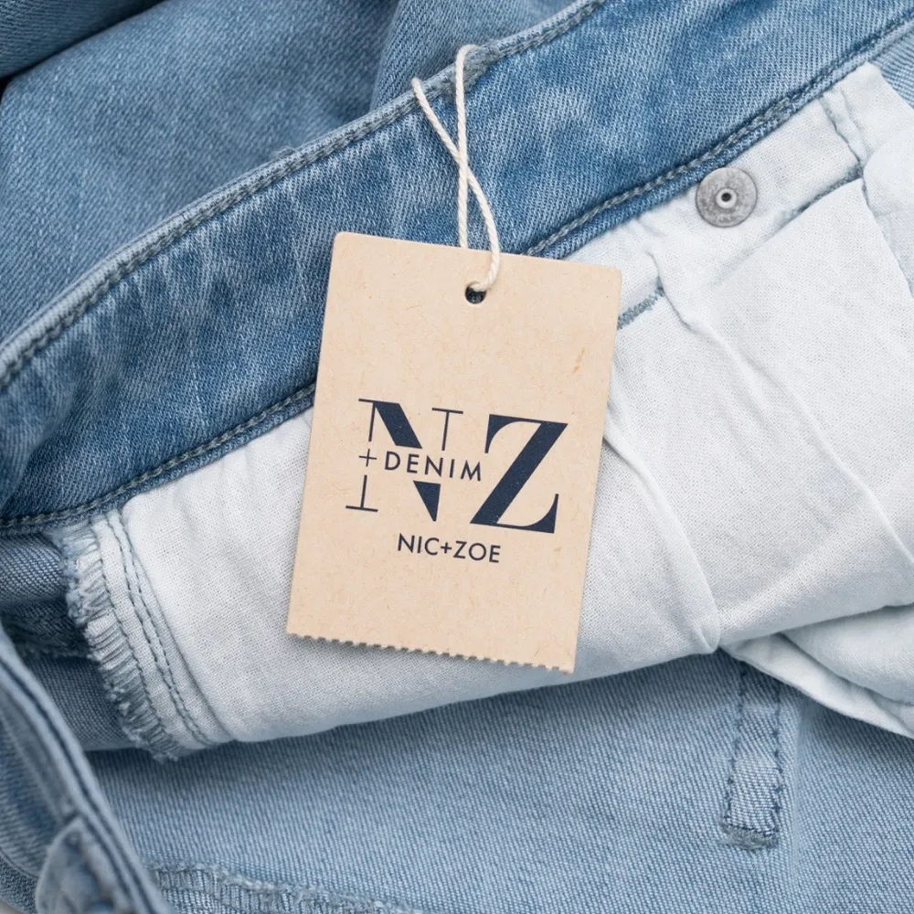 NIC+ZOE. Mid Rise Girlfriend Jeans. - Image 13