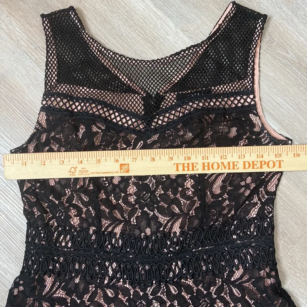 SHIFT Women’s Black Sleeveless Fishnet Lace MIDI Cocktail Dress Size Medium - Image 5