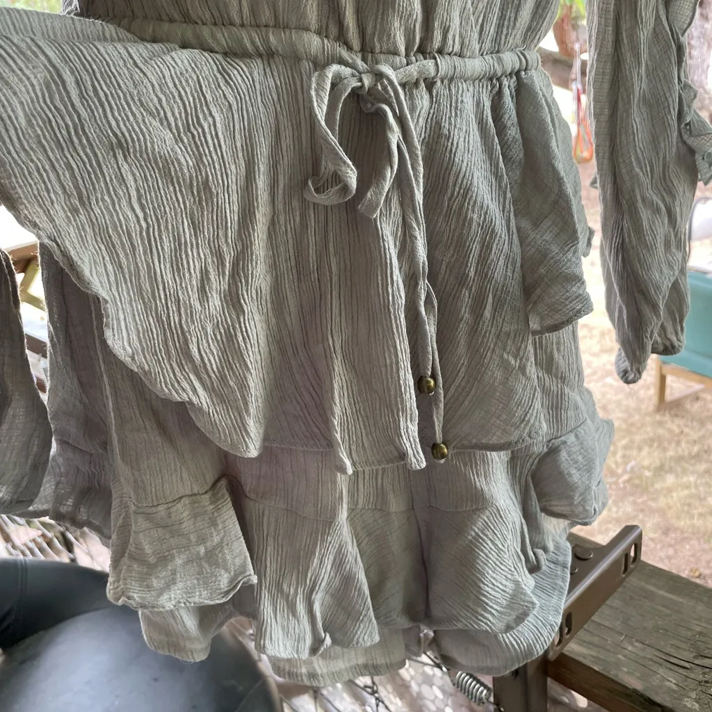 Elegant Gray Ruffled Jumpsuit Size M - Image 4