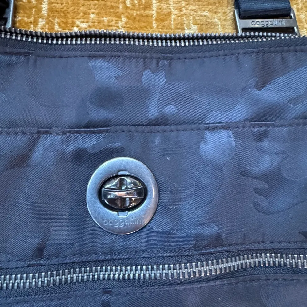 Baggallini Black Camouflage Shoulder Bag Purse - Image 3