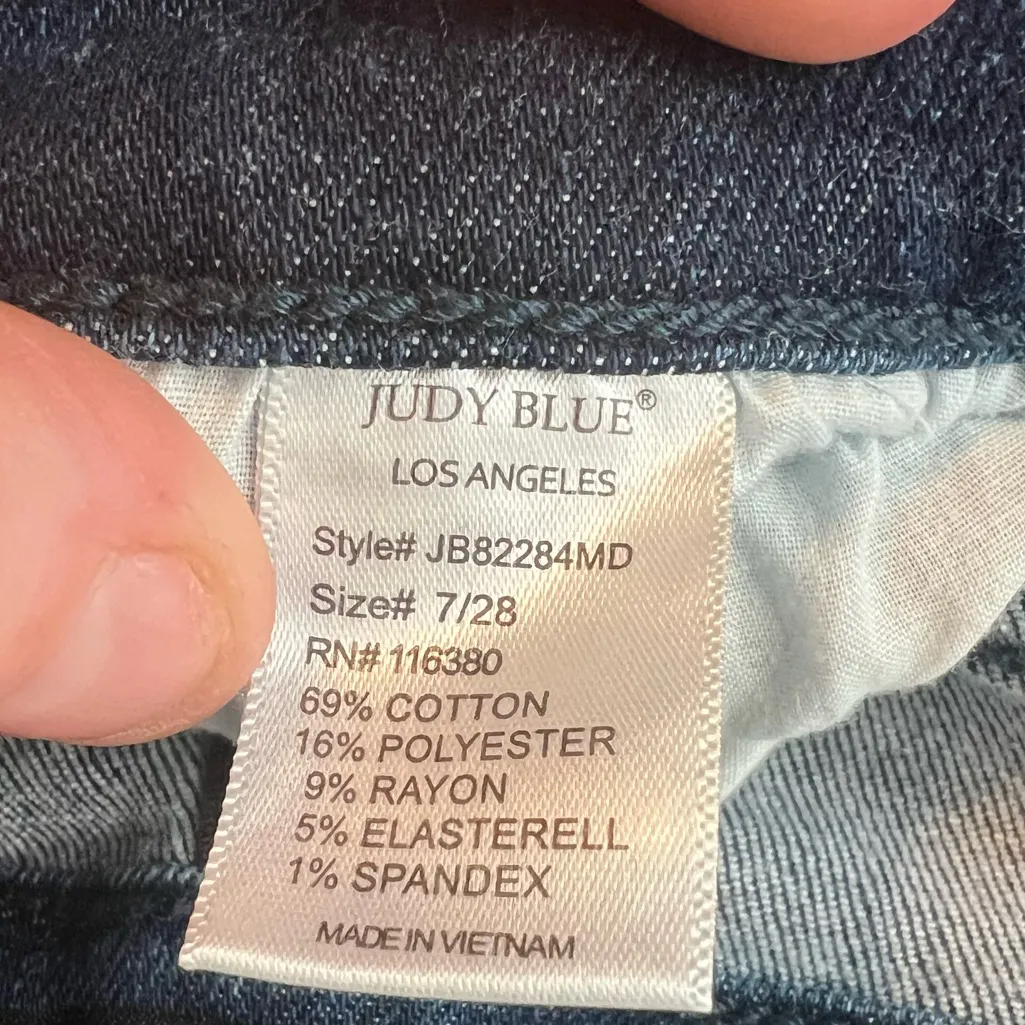 Judy Blue  distressed‎ boyfriend fit jeans 7/28 - Image 4