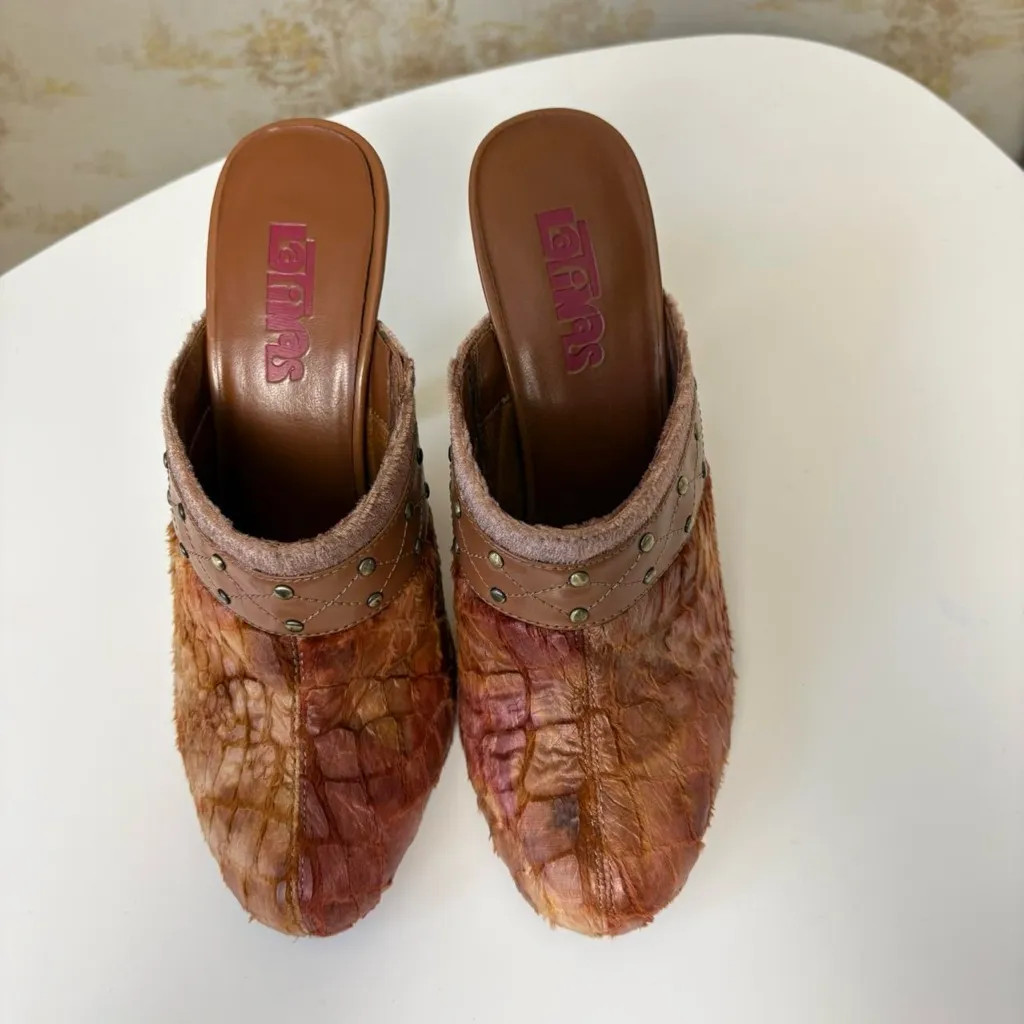 Vintage Y2K Latinas tan brown faux snakeskin leather studded stiletto heel mules Size 7 - Image 7