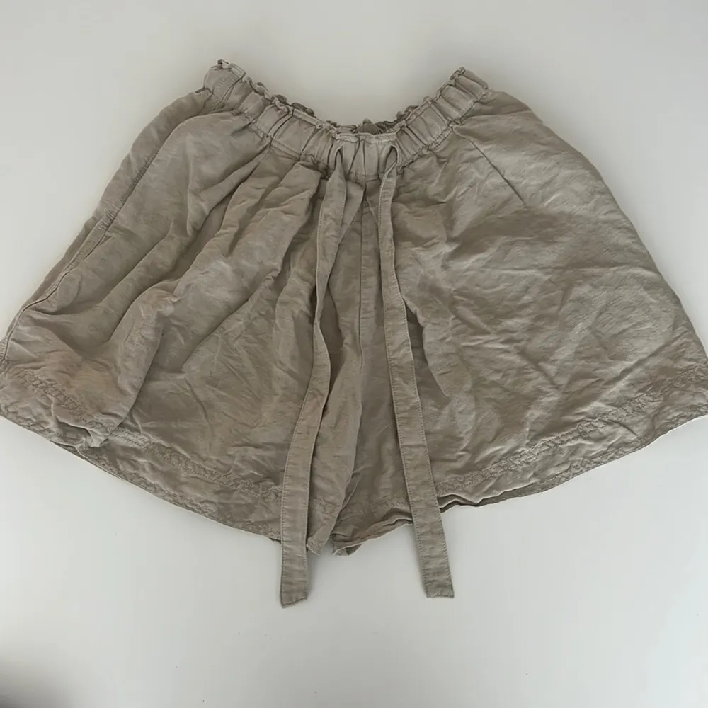 Uniqlo x JW Anderson Linen Blend Tucked Shorts Size Small - Image 2