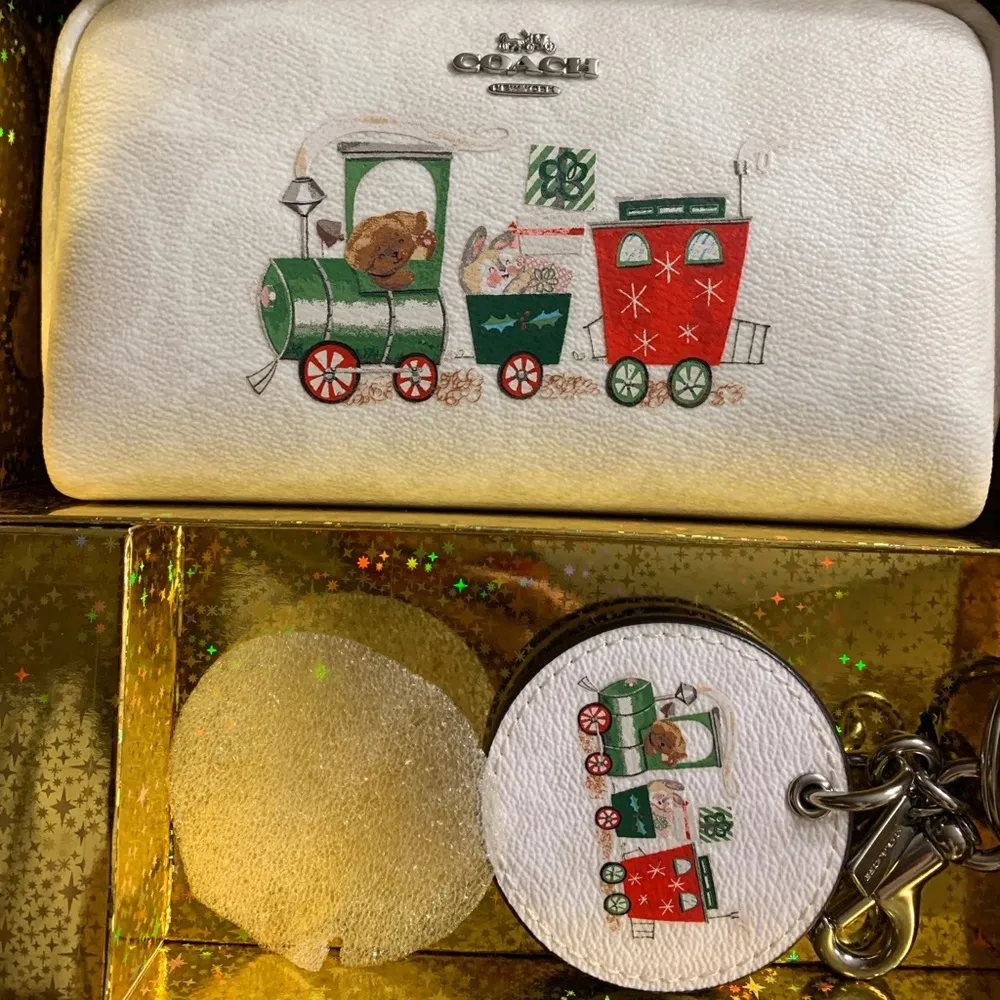 Limited EDITION 😞Authentic COACH Leather Train cosmetic cs/Keychain - Image 3