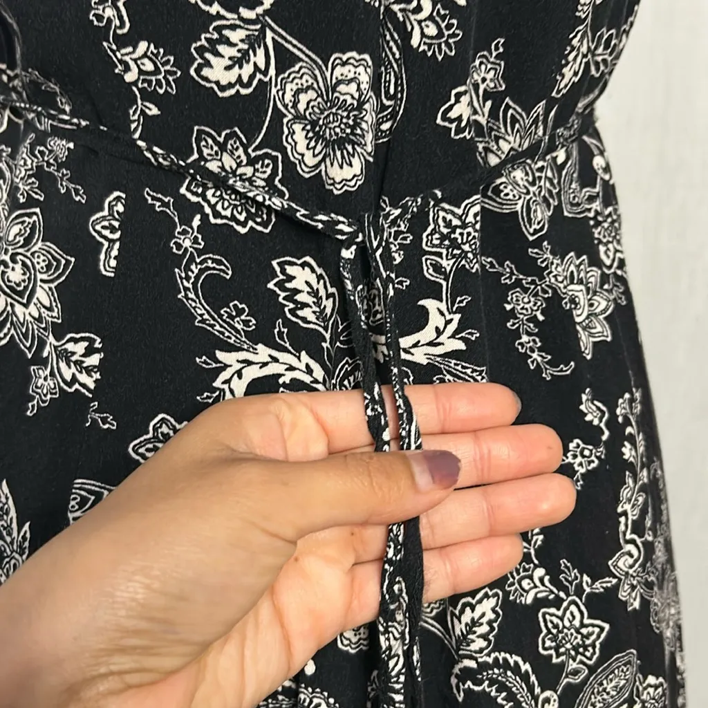 Forever 21 Floral Dress - Scoop Neck | Size S | Black & White - Image 5