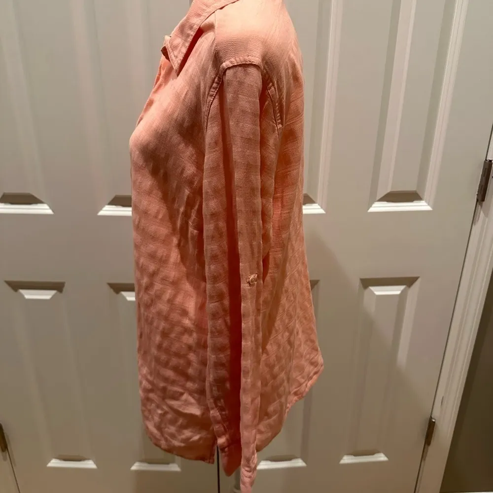 TOMMY Bahama lightweight button cotton down top size small - Image 2