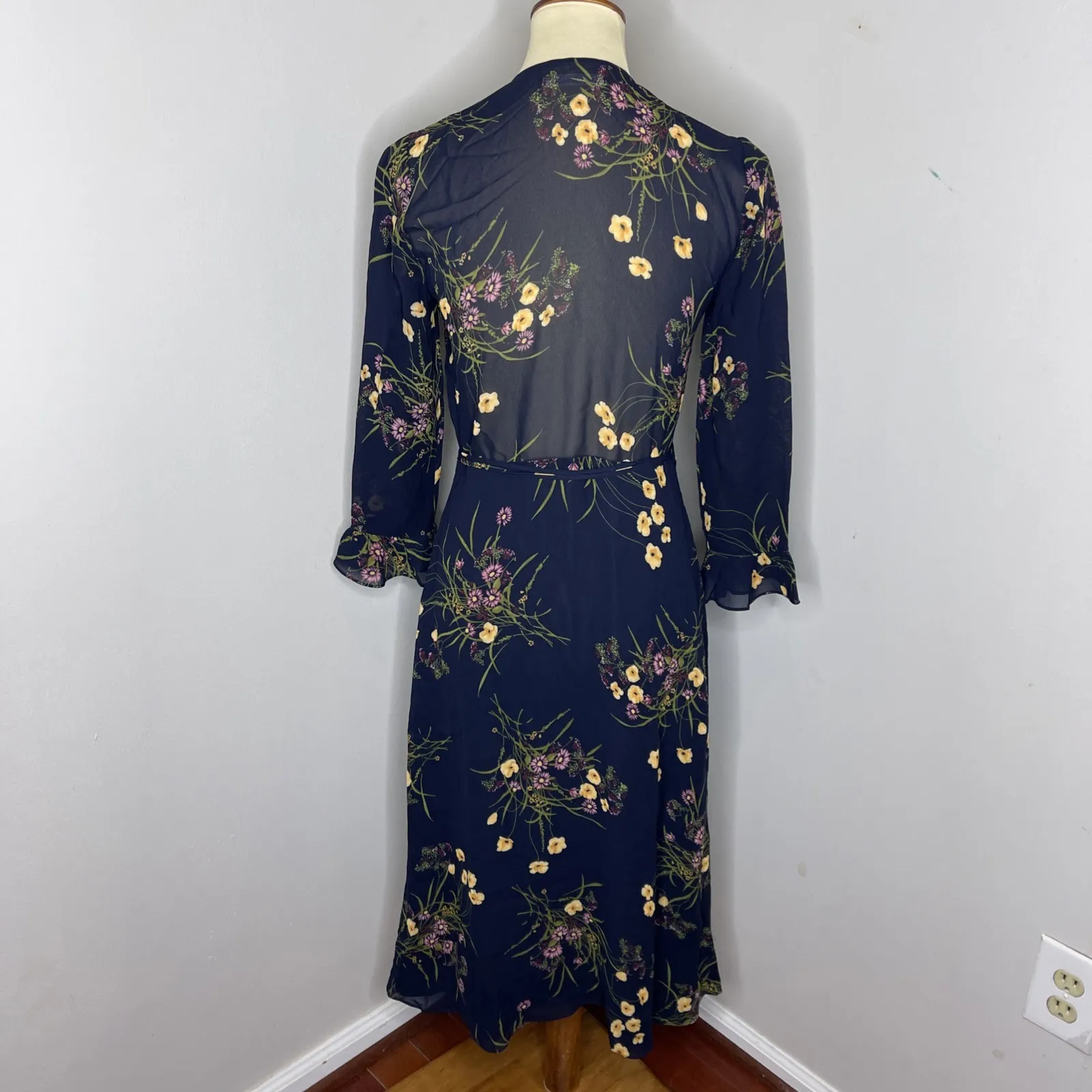 Reformation Mulberry Wrap‎ Dress in Mademoiselle Blue Floral Small - Image 4