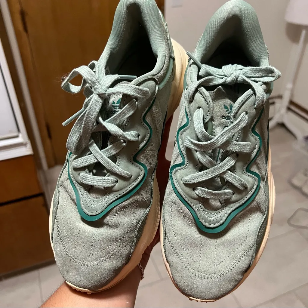 Adidas Ozweego Low Silver Green Sand Strata Women's Athletic Shoes  size 9US - Image 5