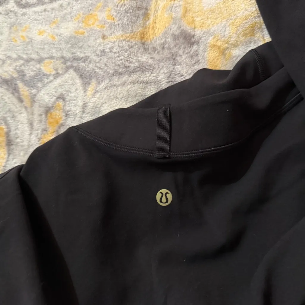 Lululemon  black and gold define jacket size 6 - Image 2