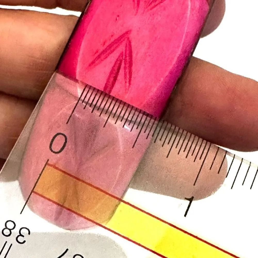 Pink carved brass bangle bracelet - Image 6