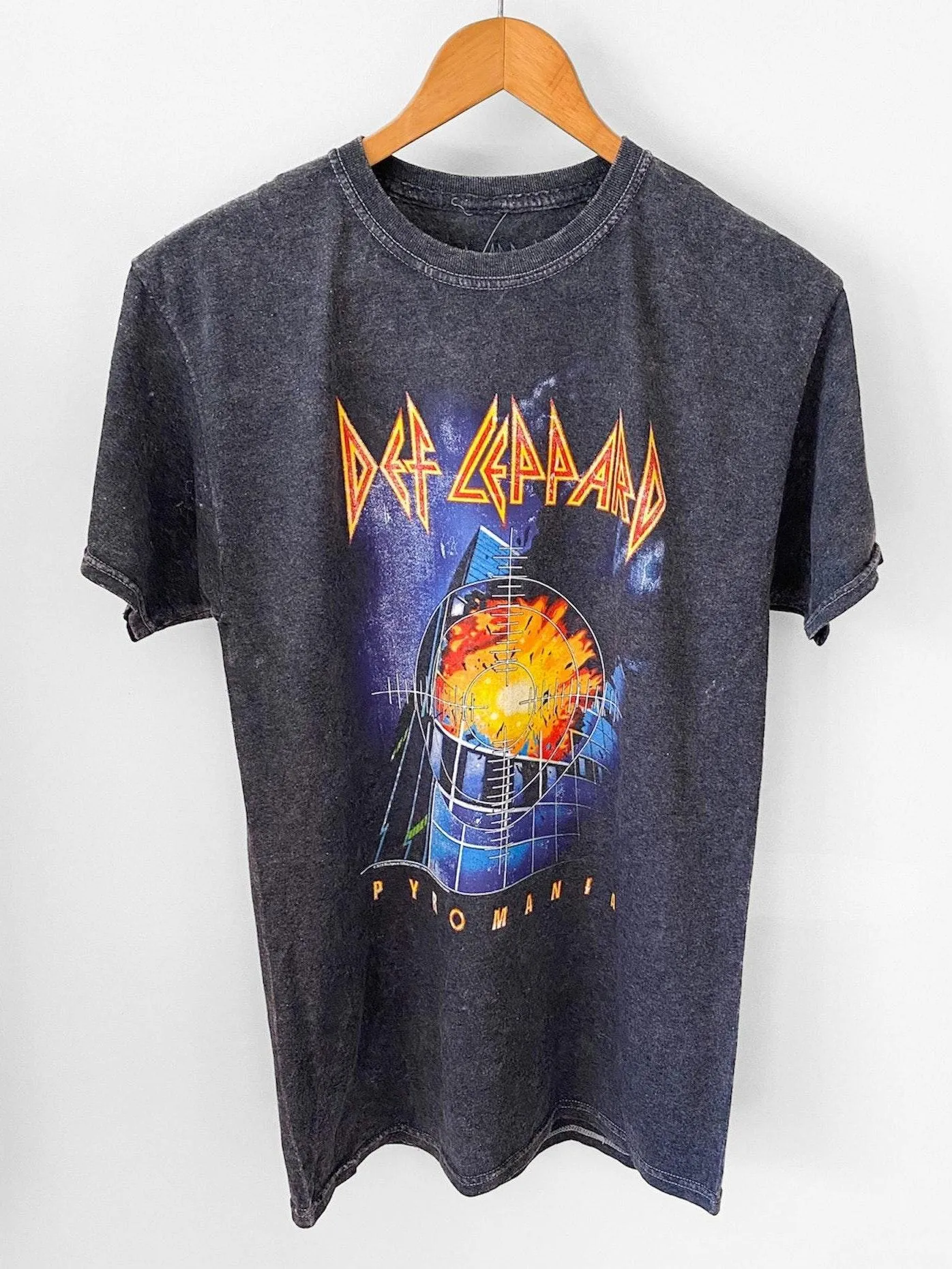 Distressed Def Leppard Tee Gray Size M - Image 2