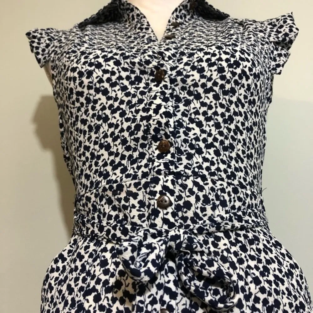 NWOT  Navy Blue White Floral Shirt Dress New Button Belted Flutter Sleeve - Image 3