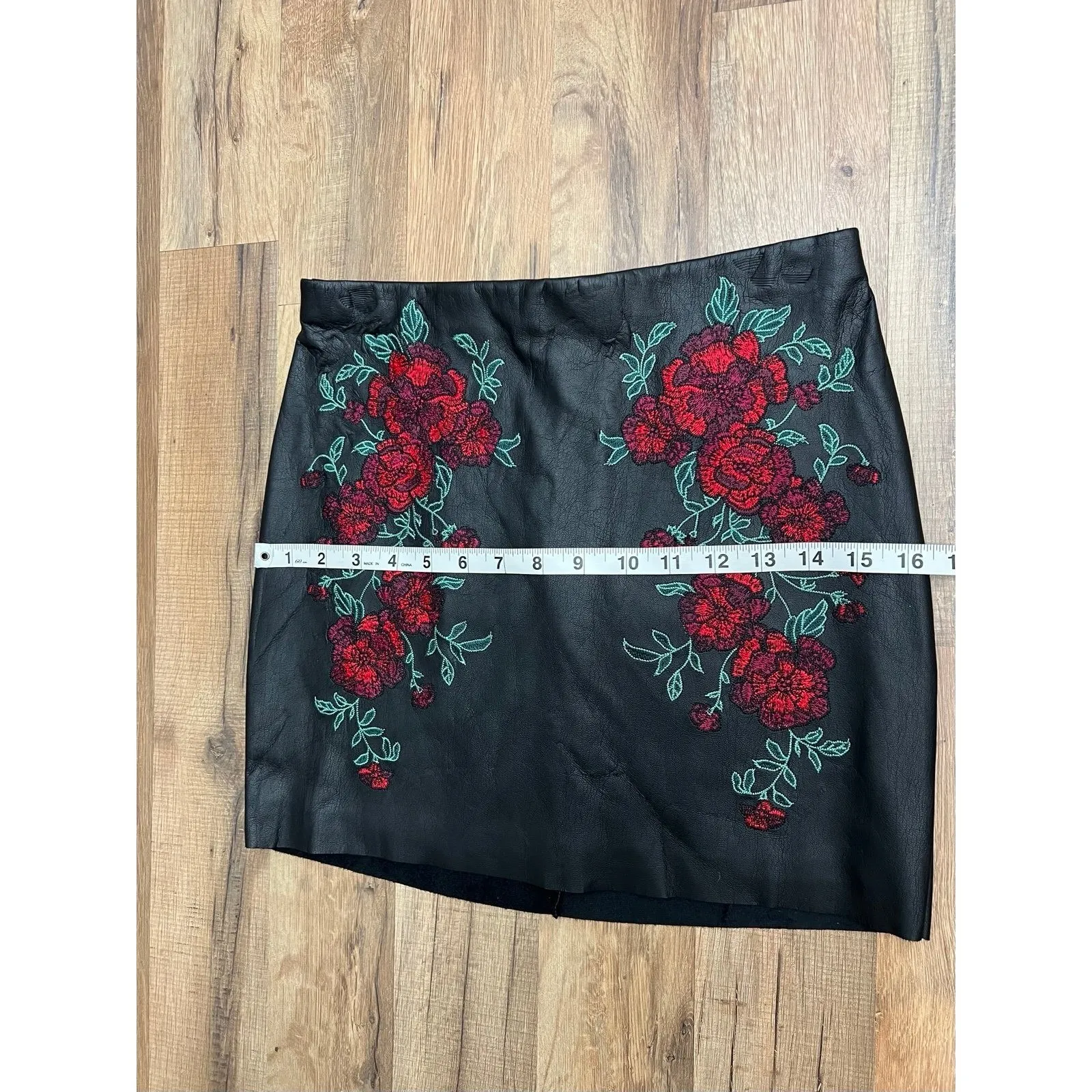 Express Embroidered Black‎ Faux Leather Mini Skirt – Size 2, Red Floral Detail - Image 9