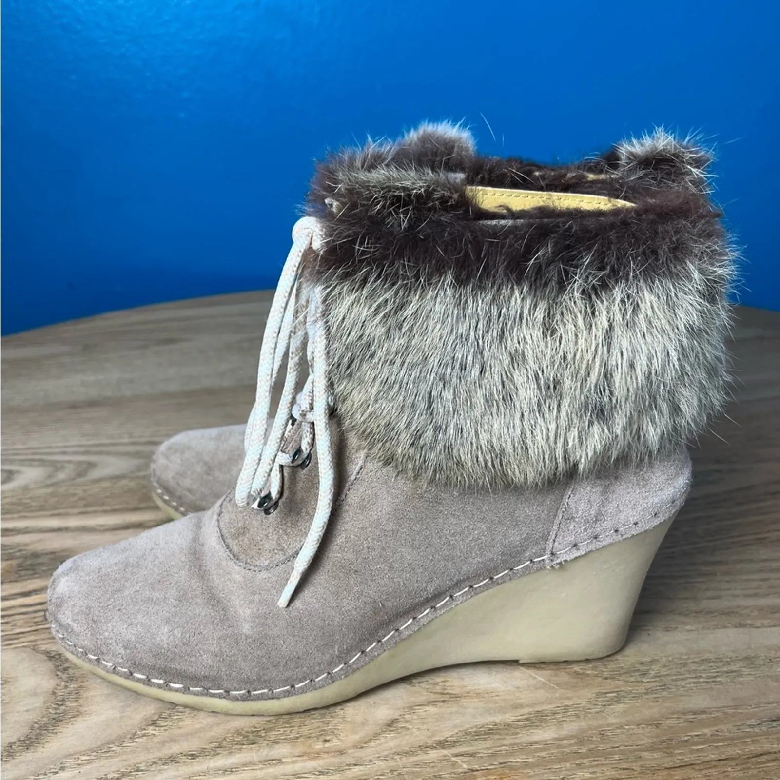 Bettye Mueller Fur Trimmed Ankle Boot Suede Lace Up Wedge Tan Women’s Size 38 - Image 4