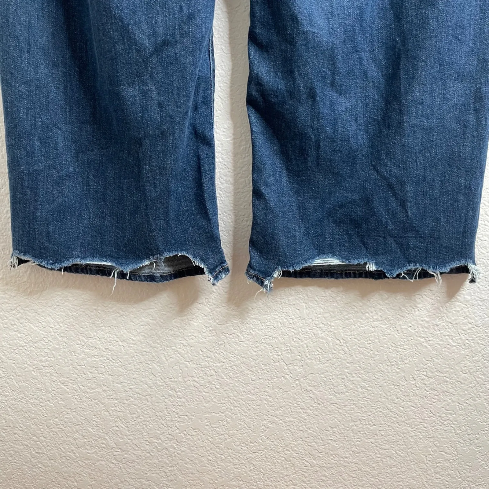American Eagle Outfitters Wide Leg Cropped Jeans Blue Frayed Hem Women s Size - Image 3