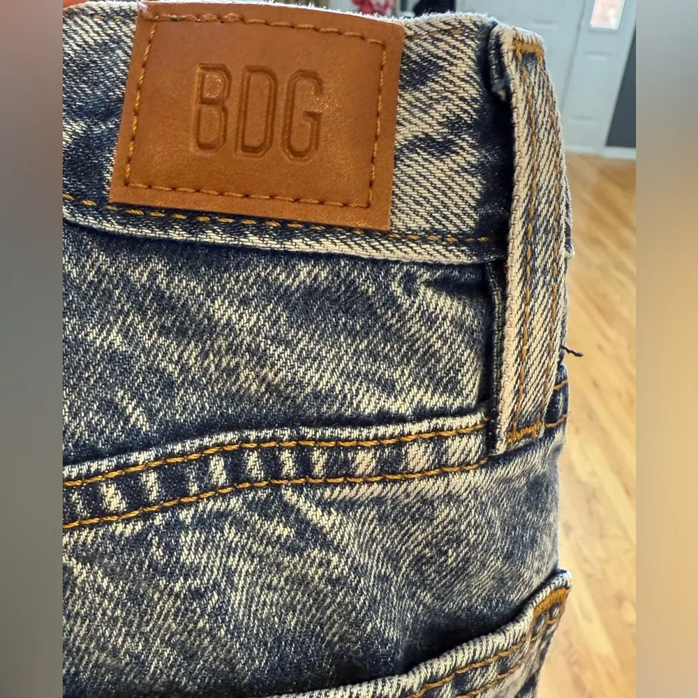 Urban Outfitters BDG Blue Stone Wash High Rise Slim Straight Jeans. Size… - Image 4