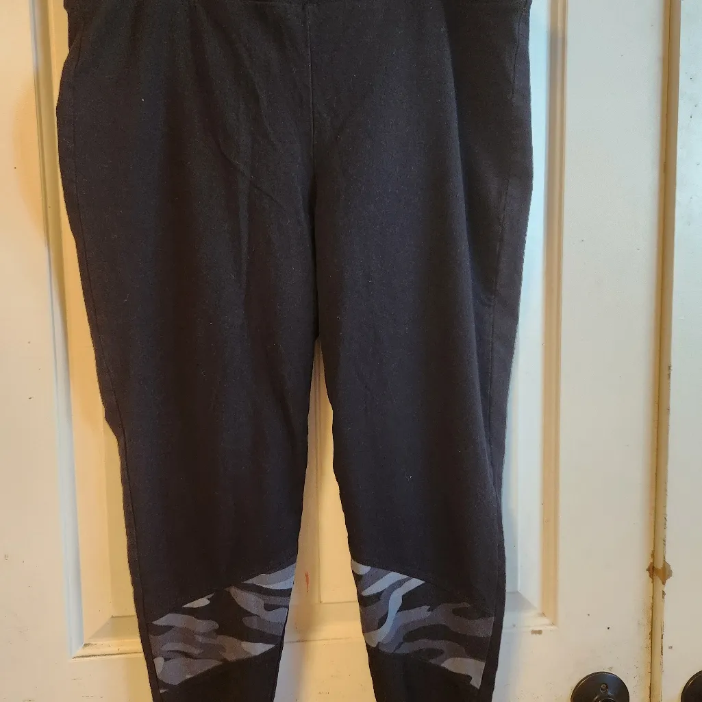 Torrid Sz 3 Black and Gray Patterned Pants - Image 2