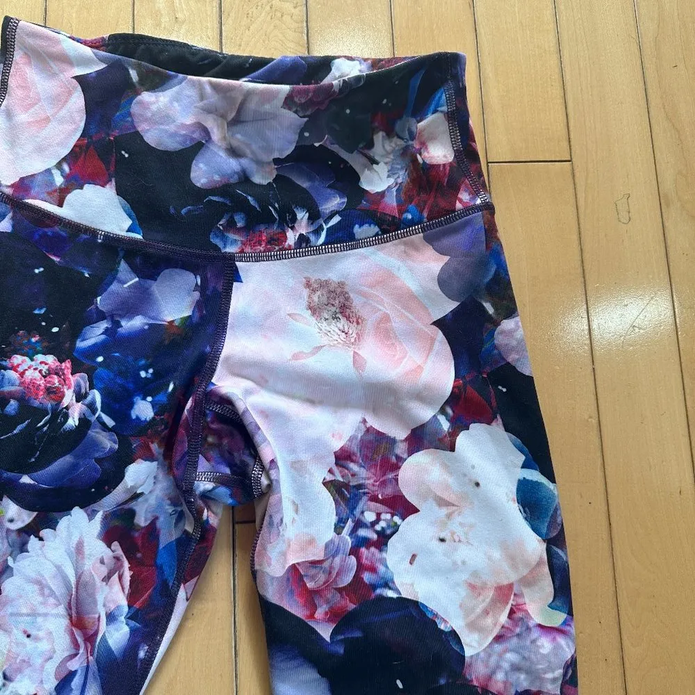 OLD NAVY Active Go Dry Floral Print Leggings - size small - Image 3
