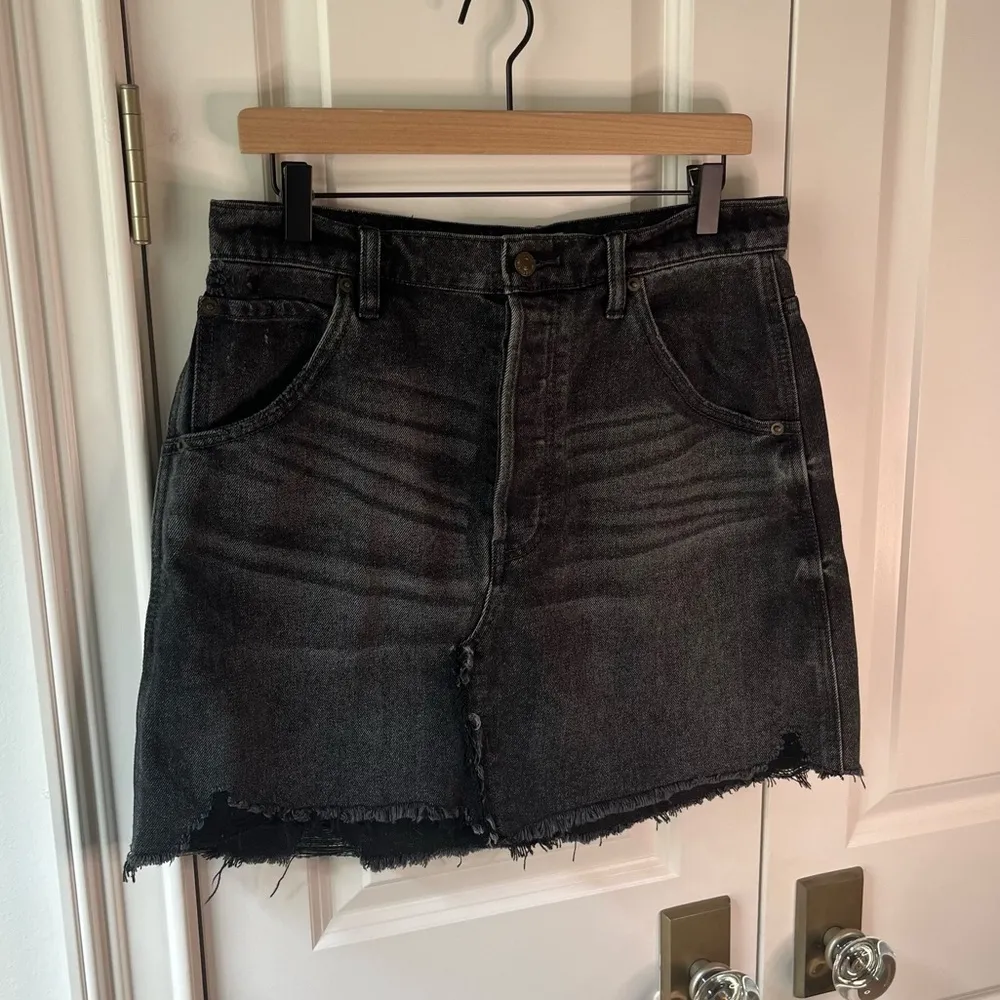 We the Free Brea cutoff black denim mini skirt size 31‎ - Image 4
