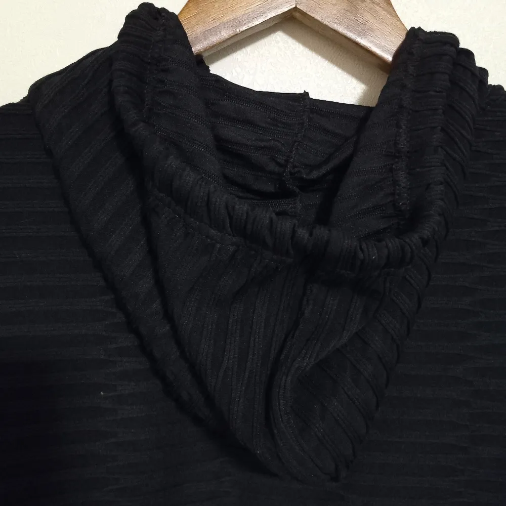 Ellie & Kate M Crop Hoodie - Image 3