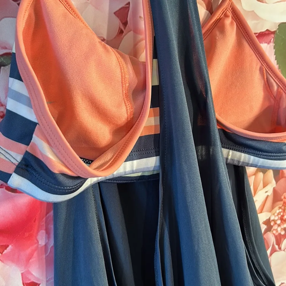 Nike  size m athletic top - Image 7