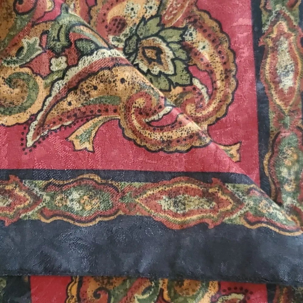 Paisley wrap 64x64 Red - Image 6